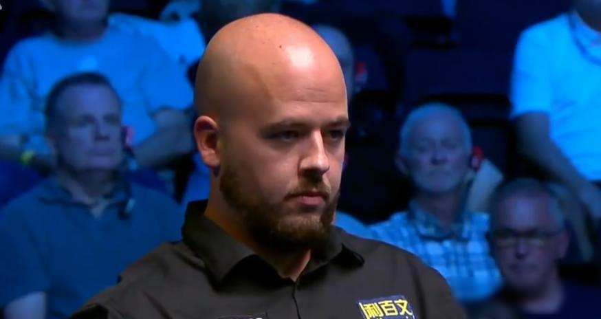 成新老交替, 球和黑球展, 他仍通过精