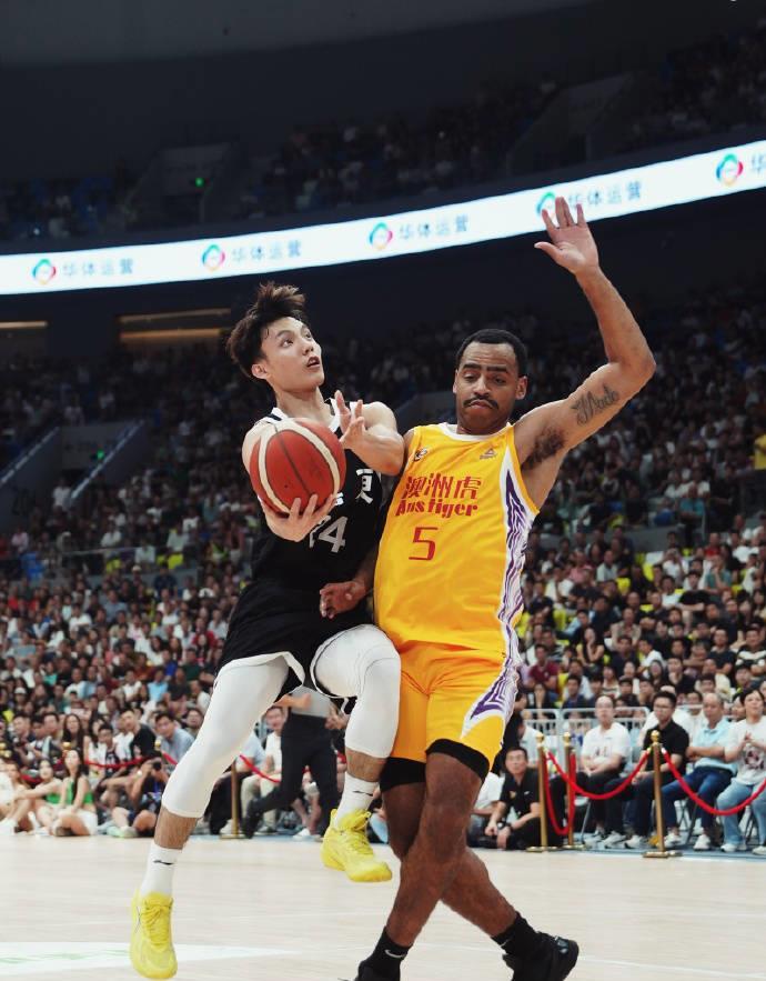 MIGay, 由于是友谊, 徐杰的表现